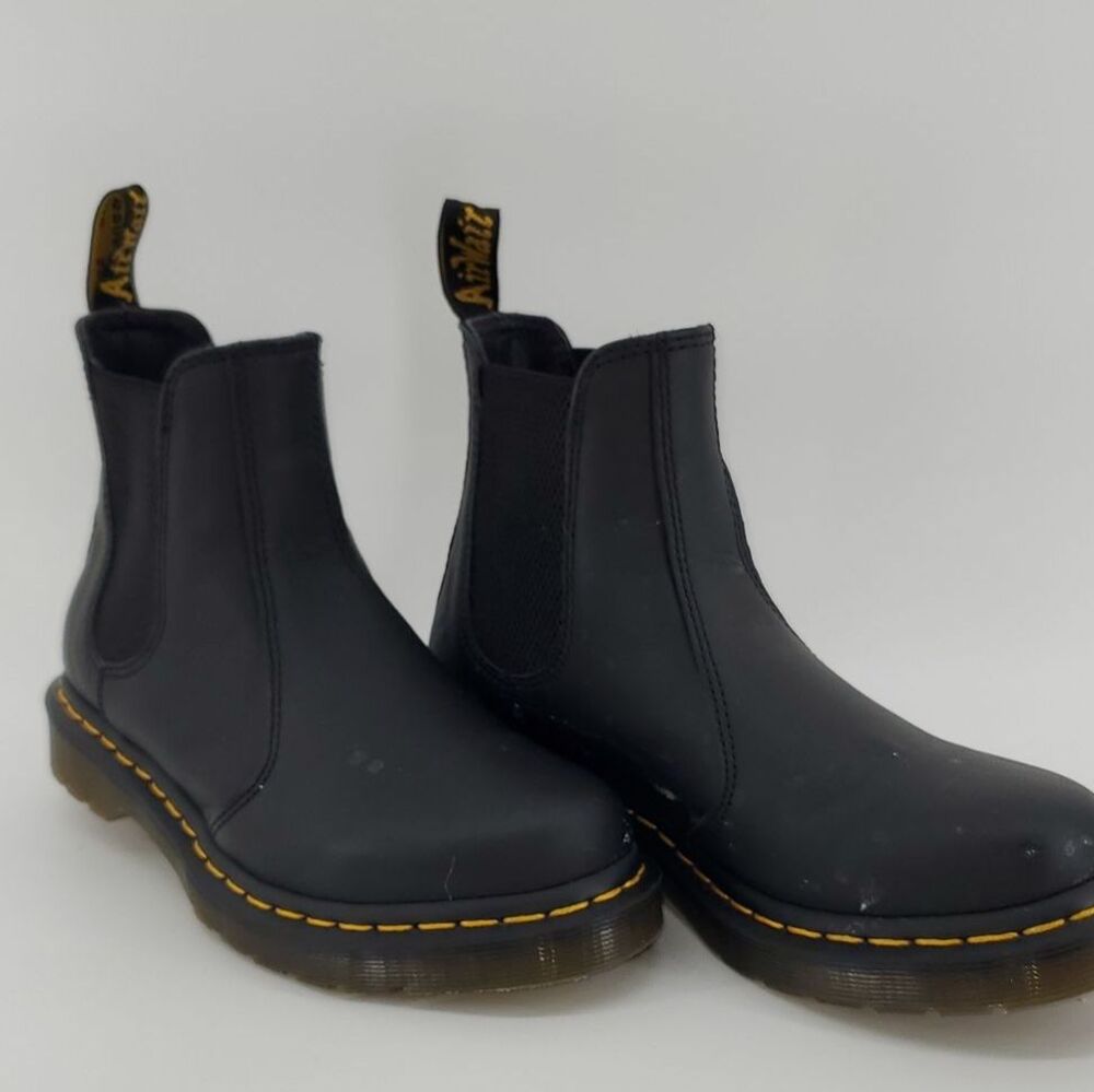 Dr. Martens | 2976 Chelsea Boots in Black Leather | Classic Yellow Stitch | Size